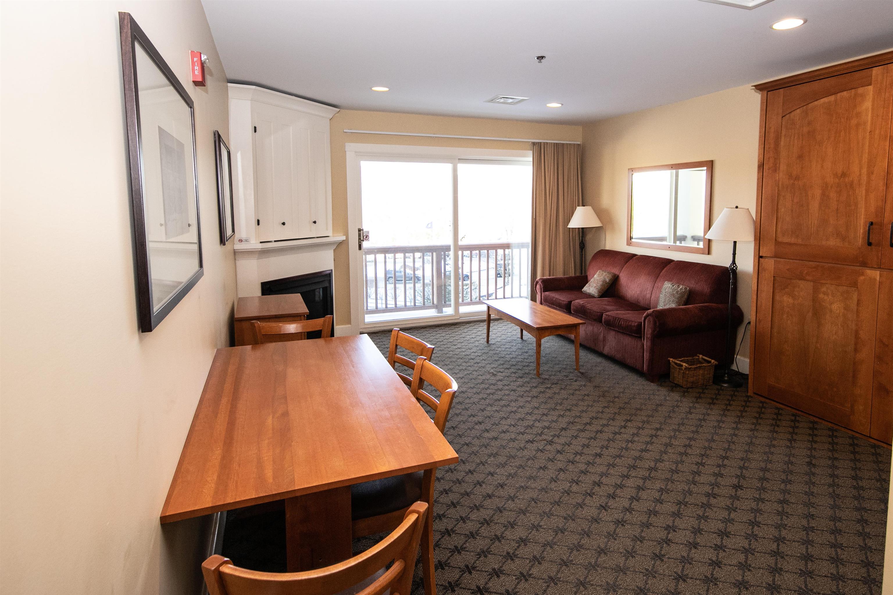 382/384 Qtr. I V Jackson Gore Inn