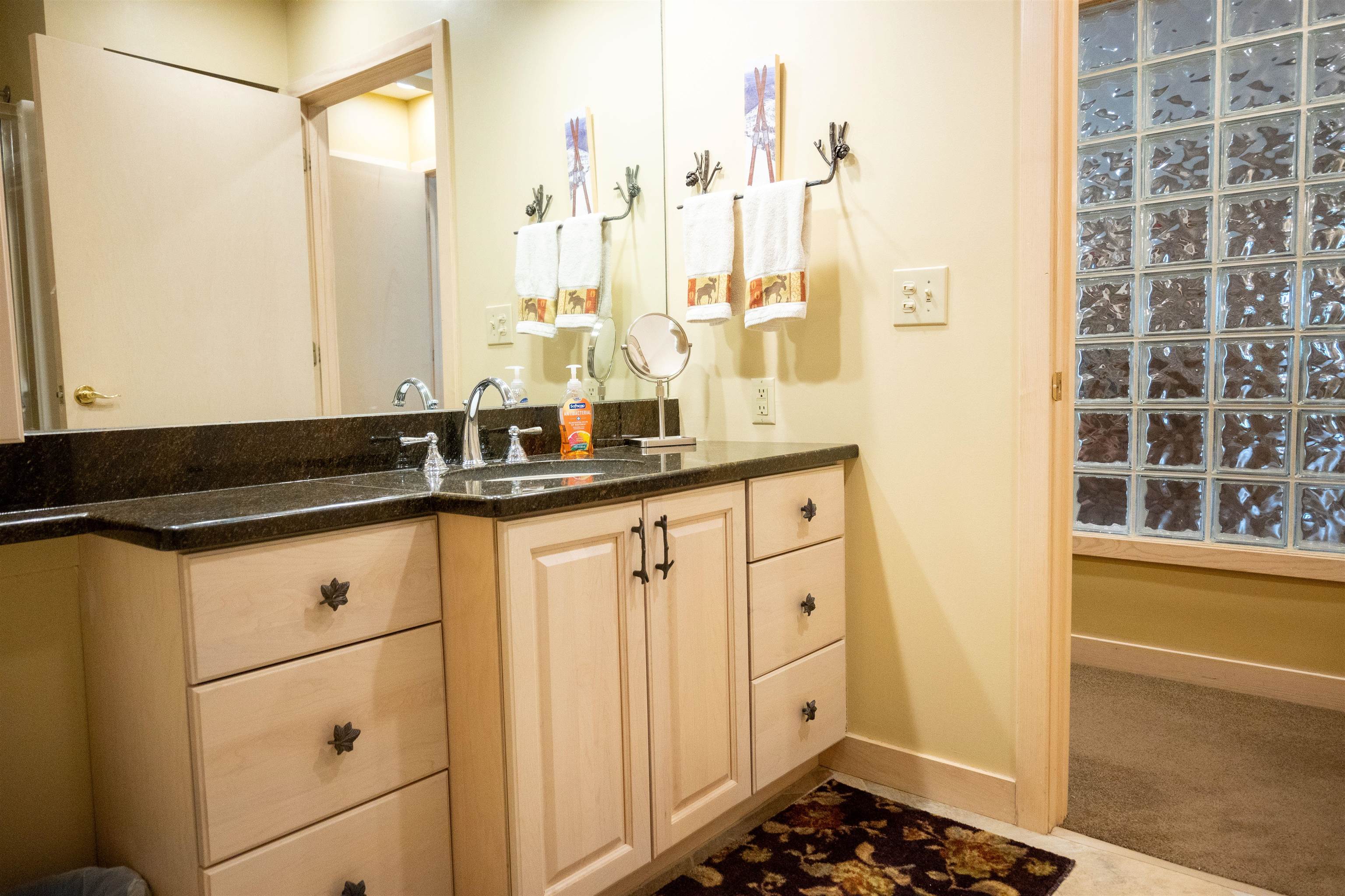 145 Ledgewood Road Unit: D4