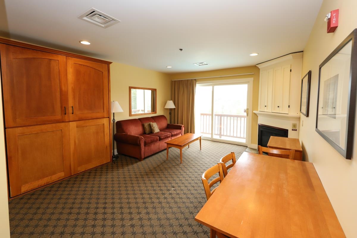 228/230 Qtr. I I I Jackson Gore Inn