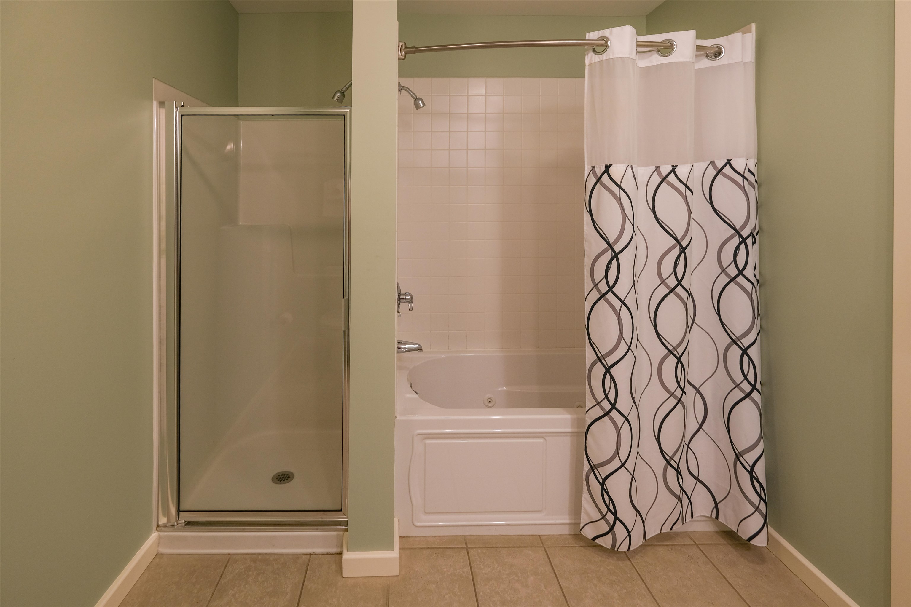 342/344 Jackson Gore Inn Unit: 342/344 Q1