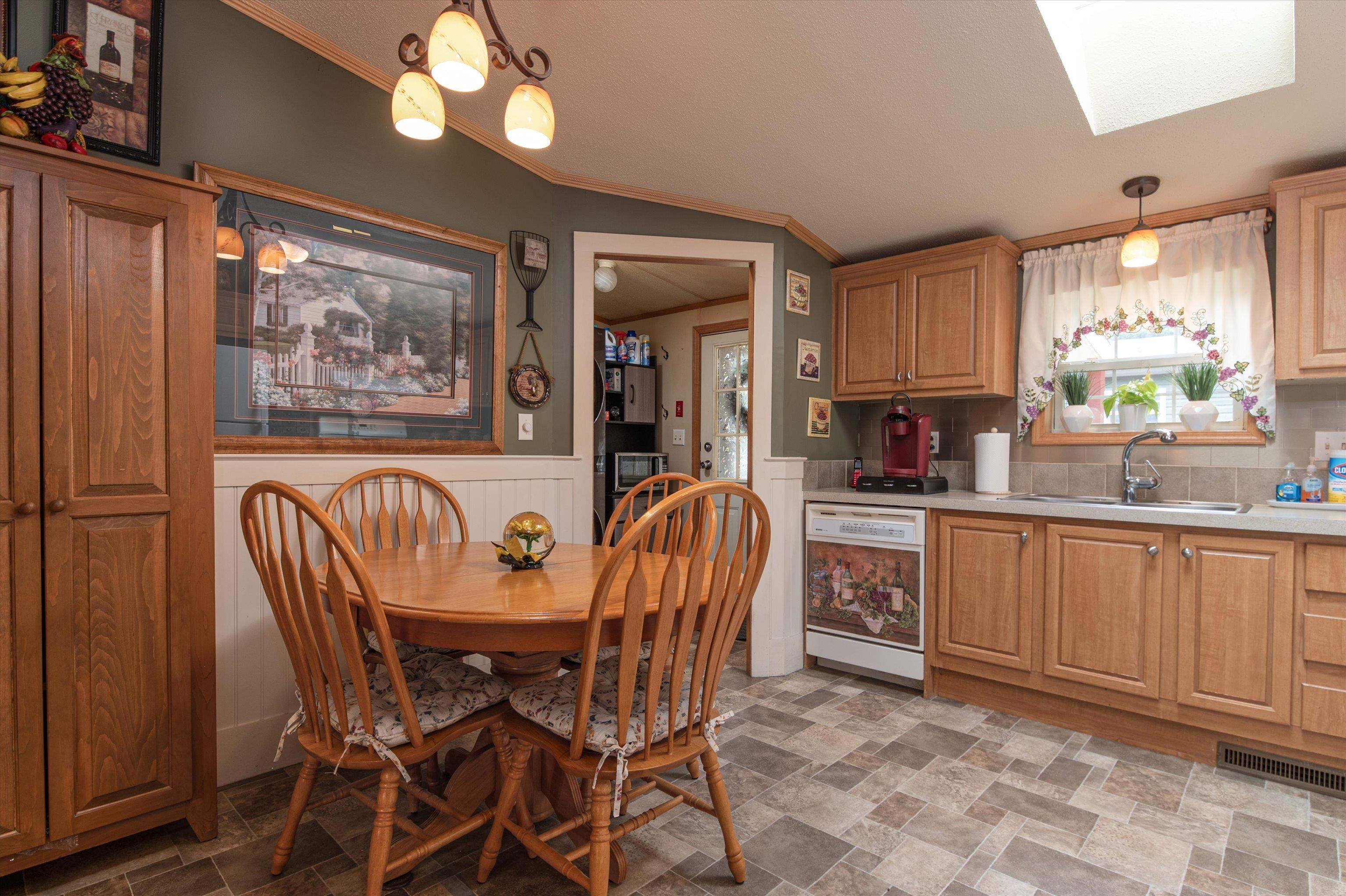 10 Stryhas Trailer Court