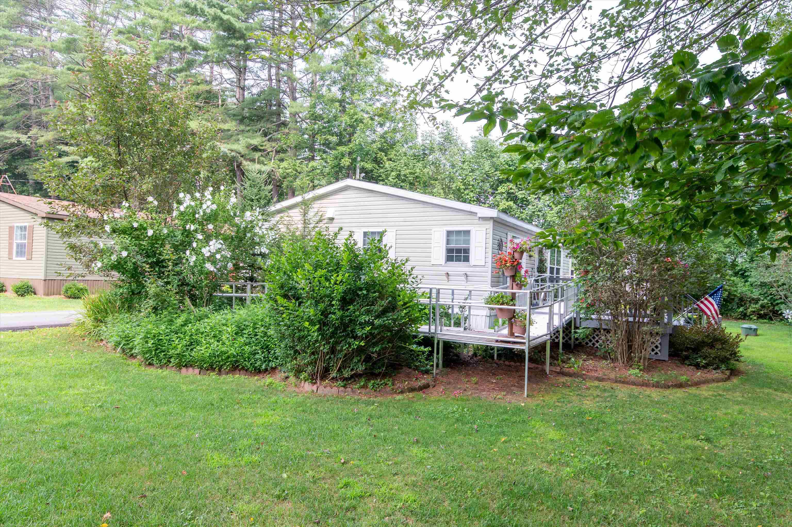 10 Stryhas Trailer Court