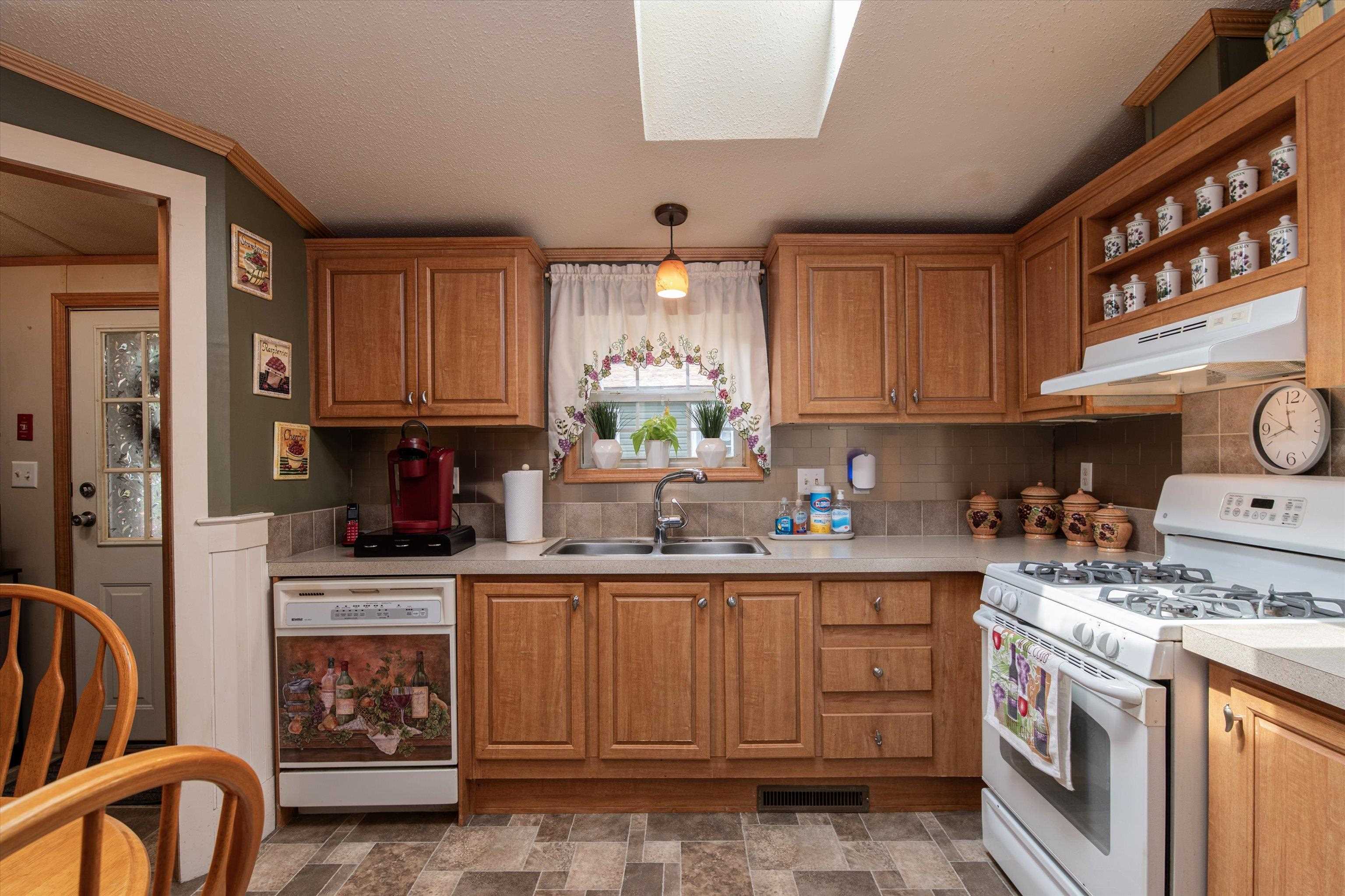 10 Stryhas Trailer Court