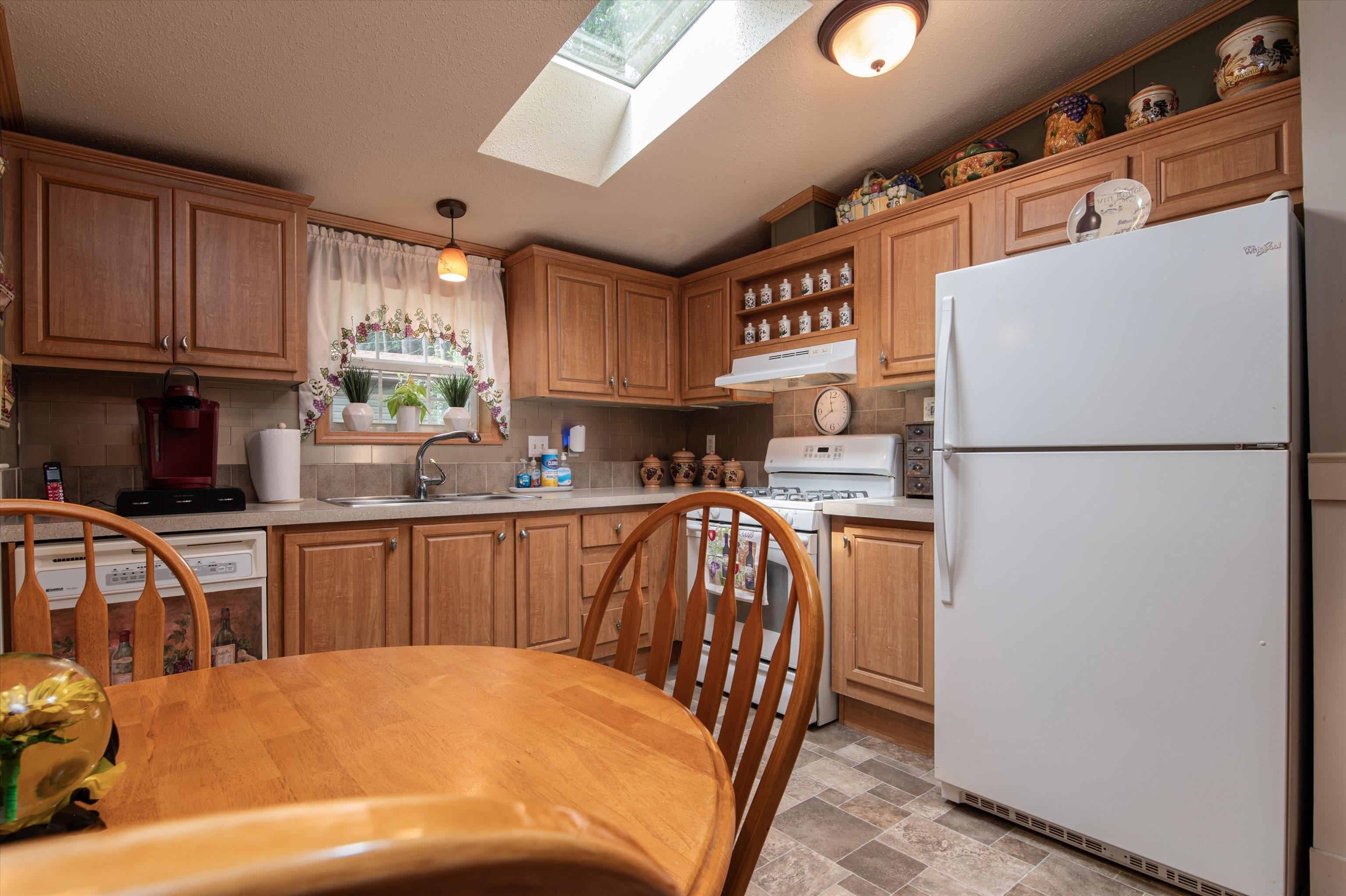 10 Stryhas Trailer Court