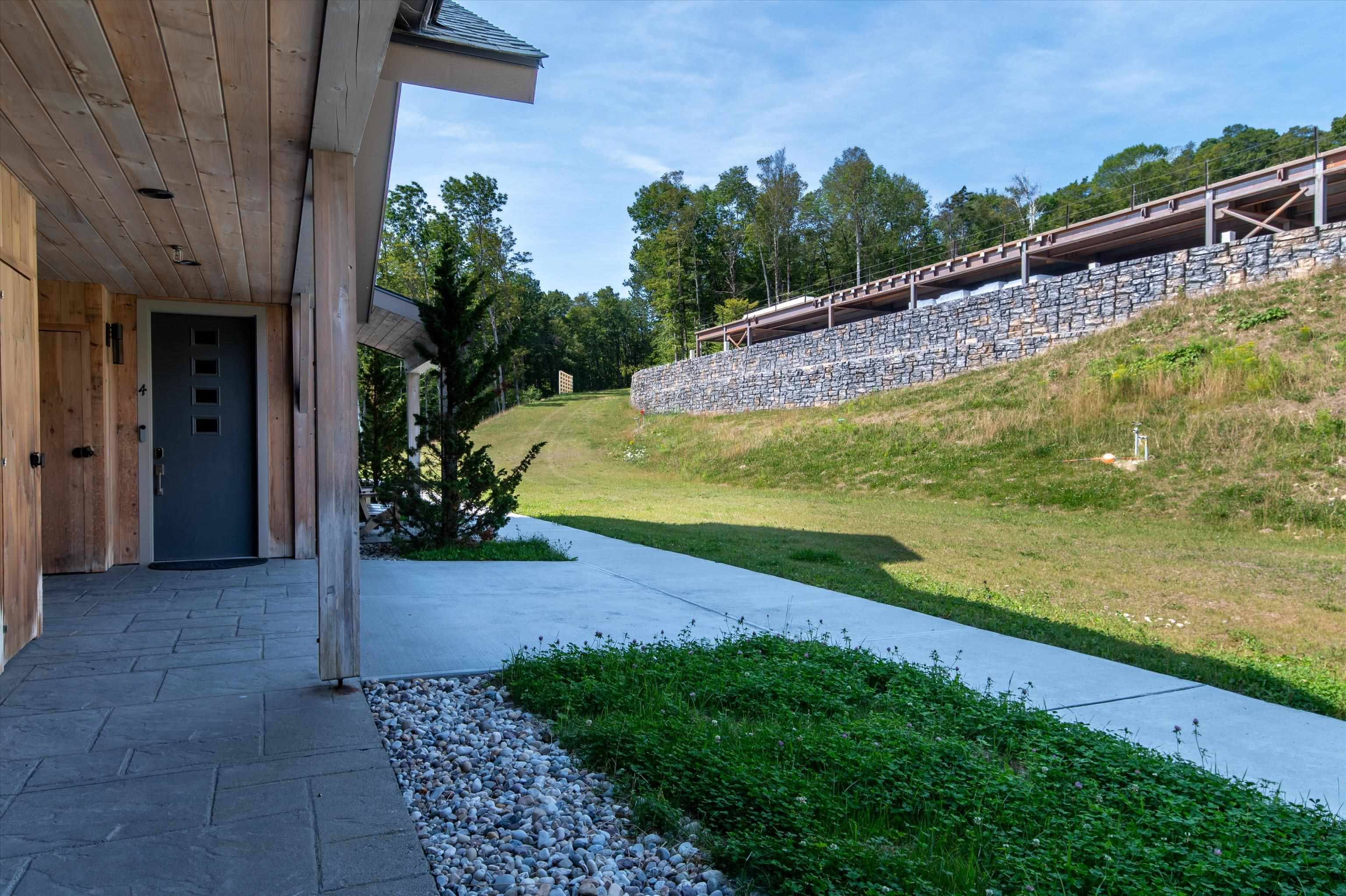 144 Lodge Road Unit: 6