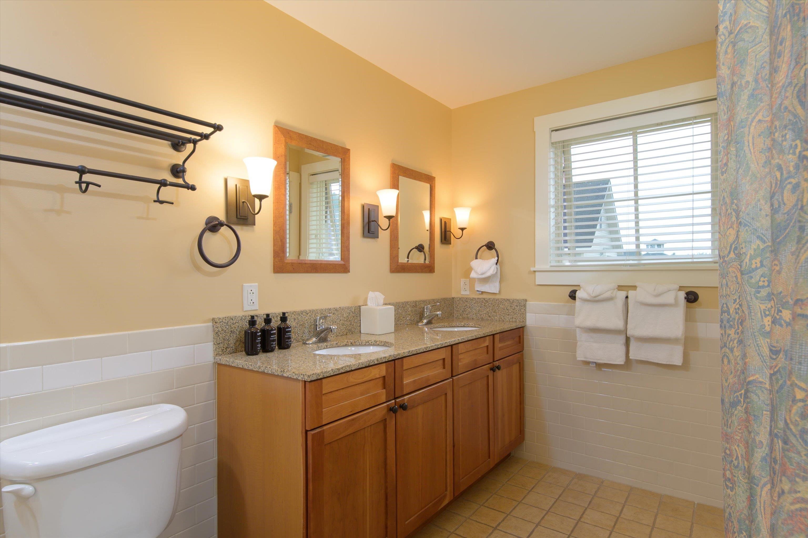 713/715 Qtr. I I I Adams House