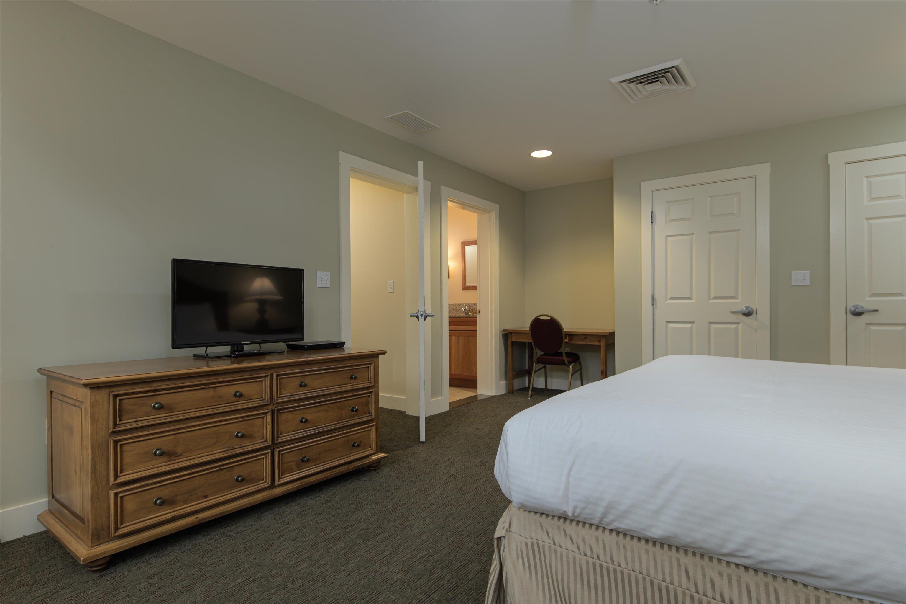 713/715 Qtr. I I I Adams House