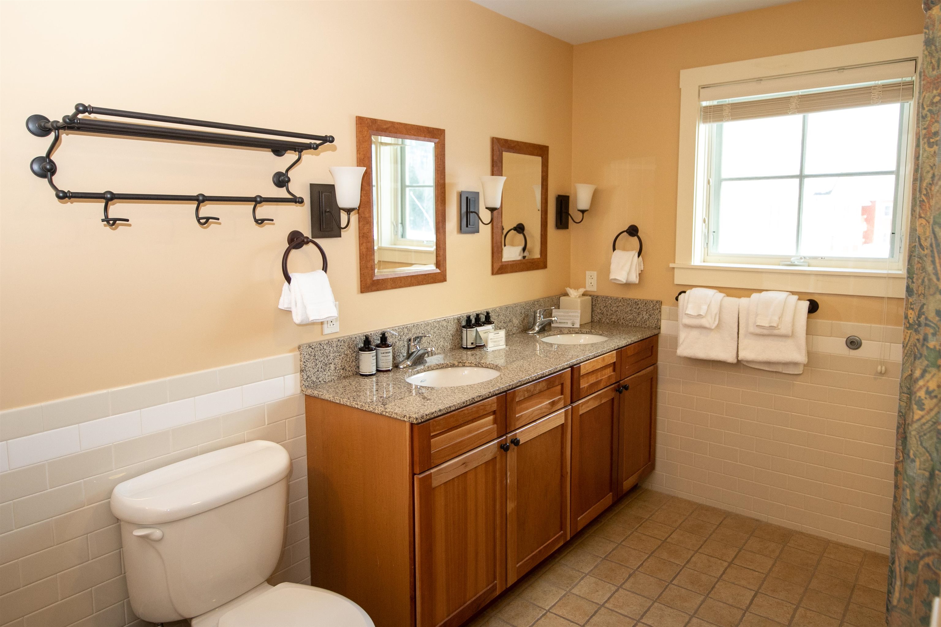 613/615 Qtr. I I I Adams House