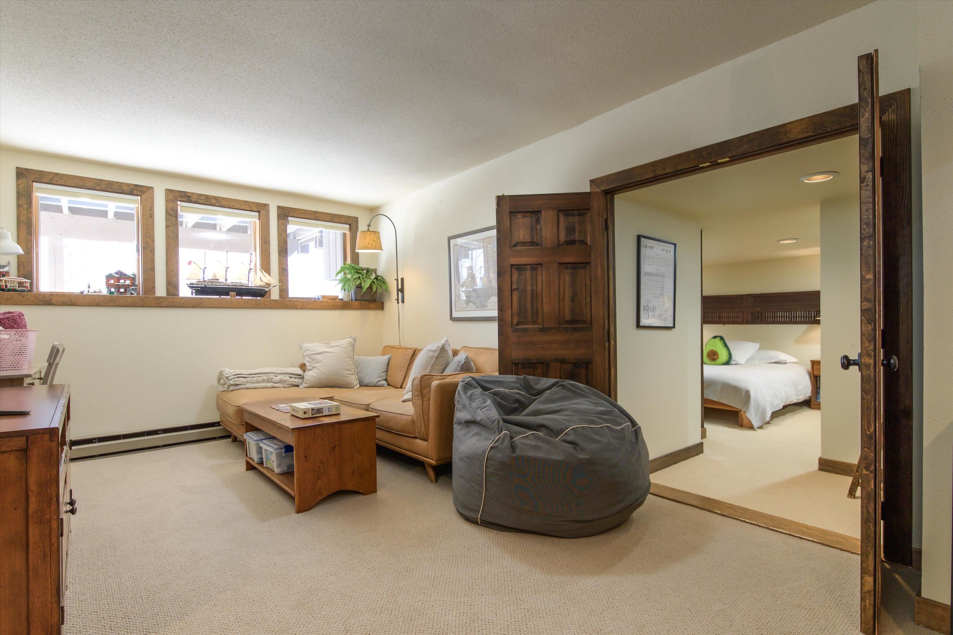 879 East Ash Road Unit: 5