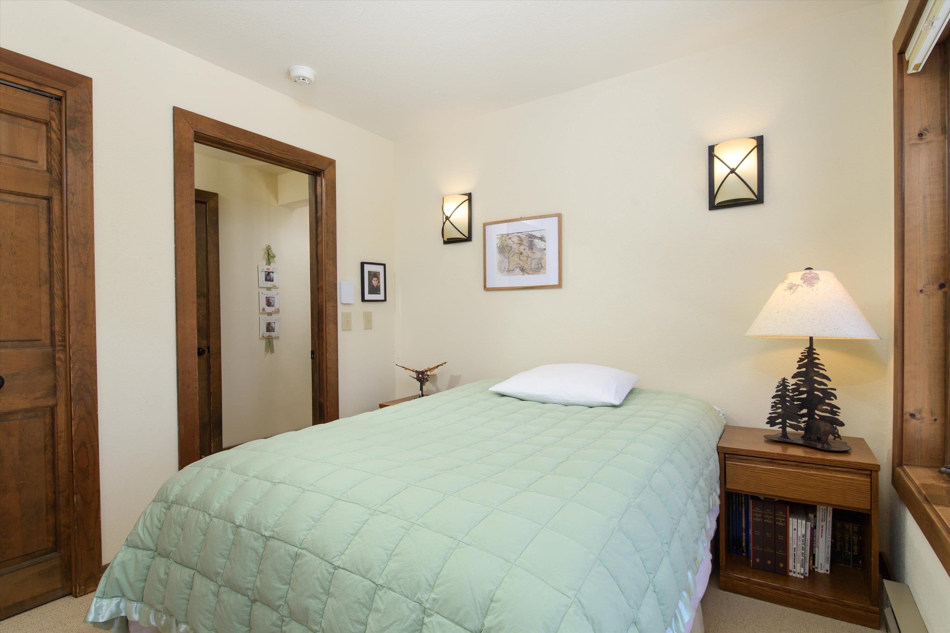 879 East Ash Road Unit: 5