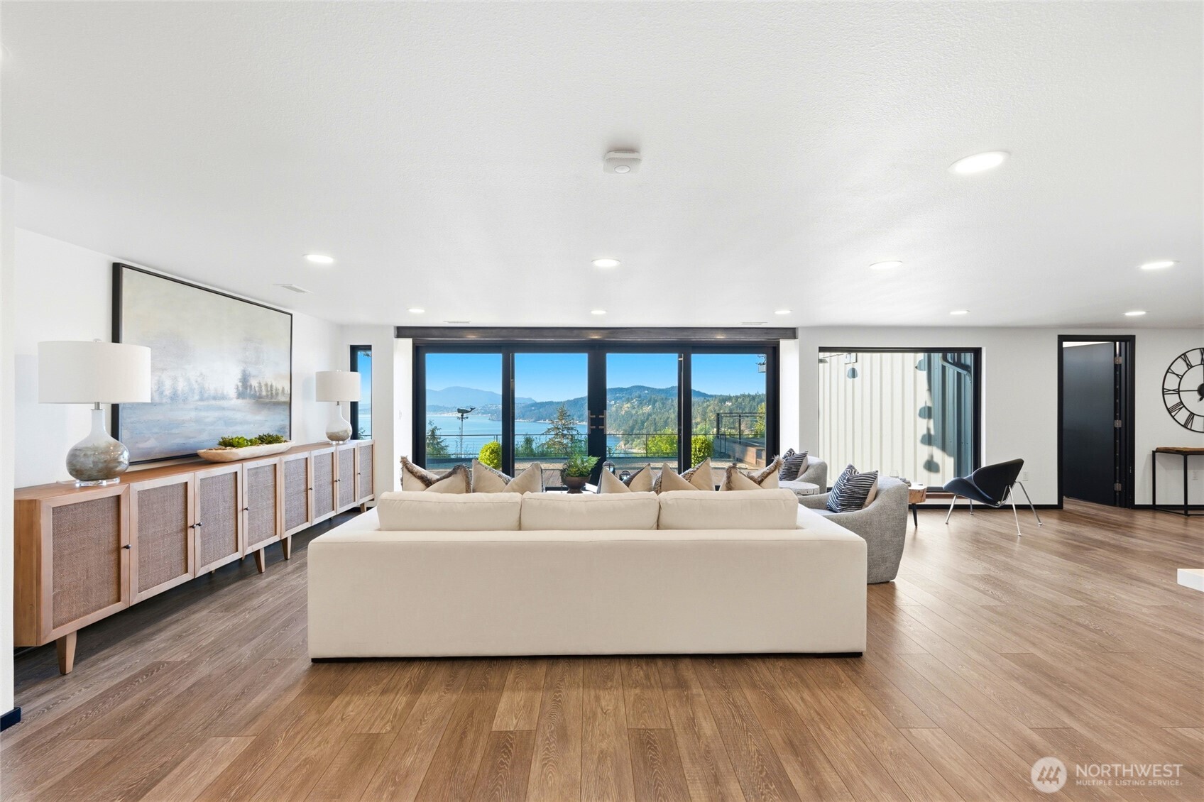 4101 Edith Point
