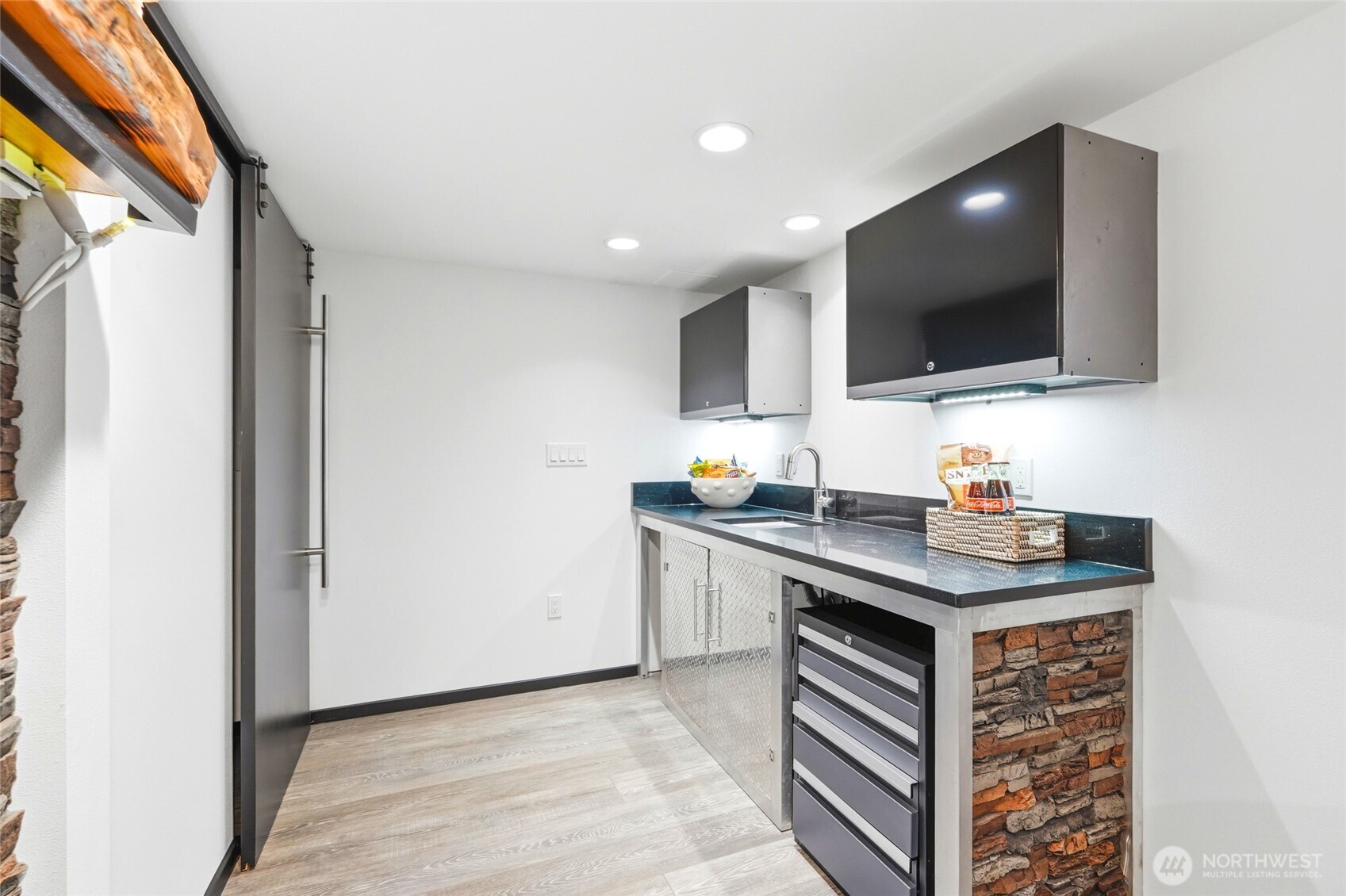 4101 Edith Point