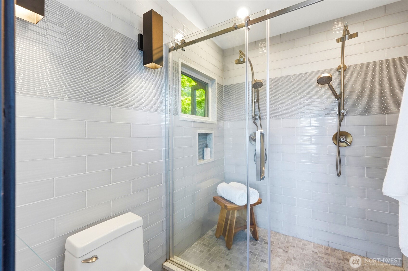 4101 Edith Point