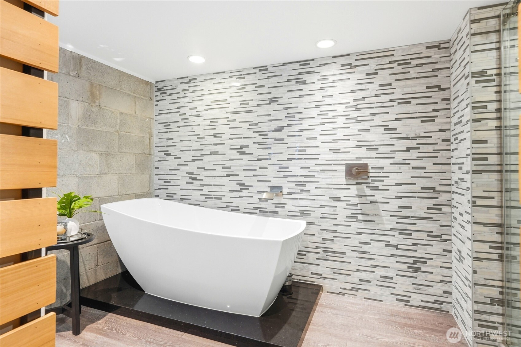 4101 Edith Point