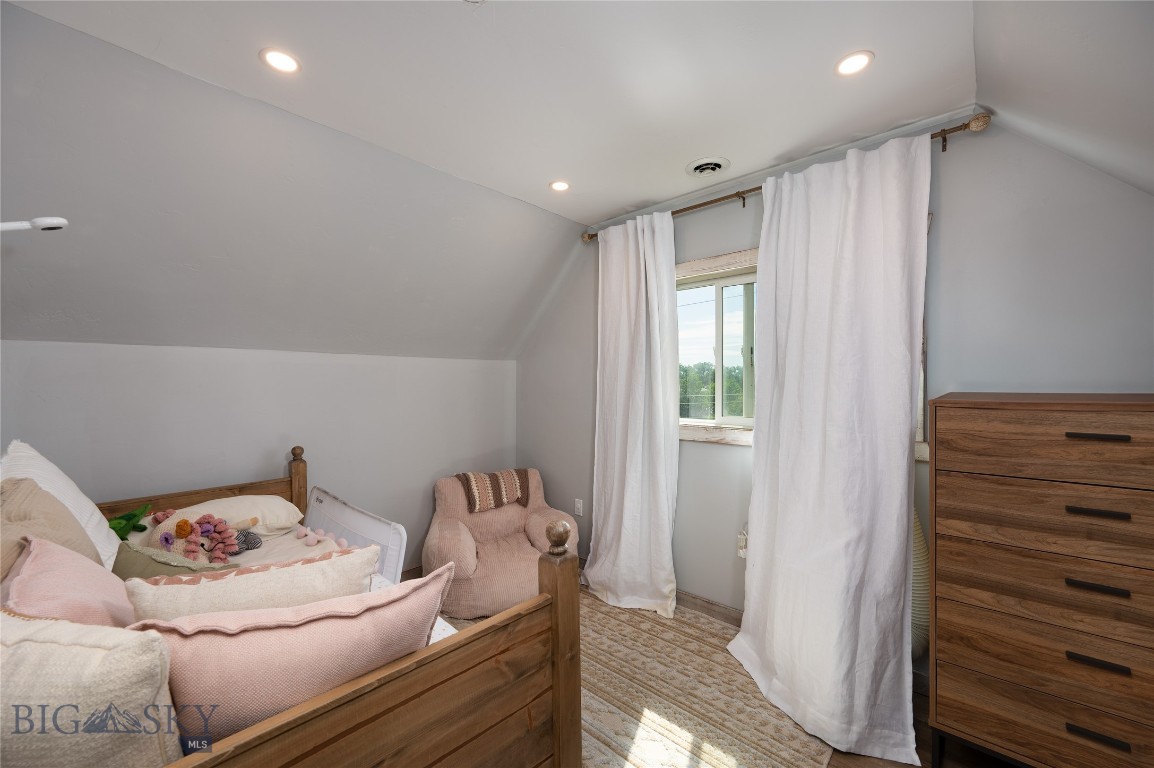 219 W Adams