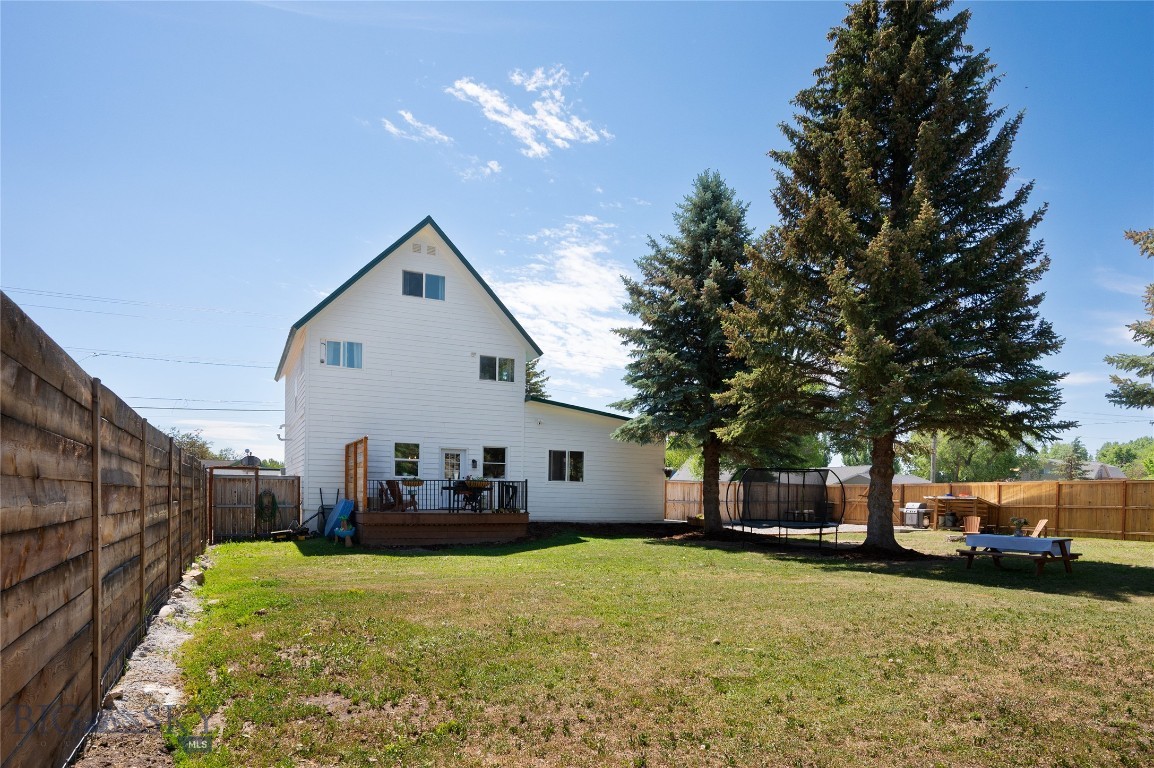 219 W Adams