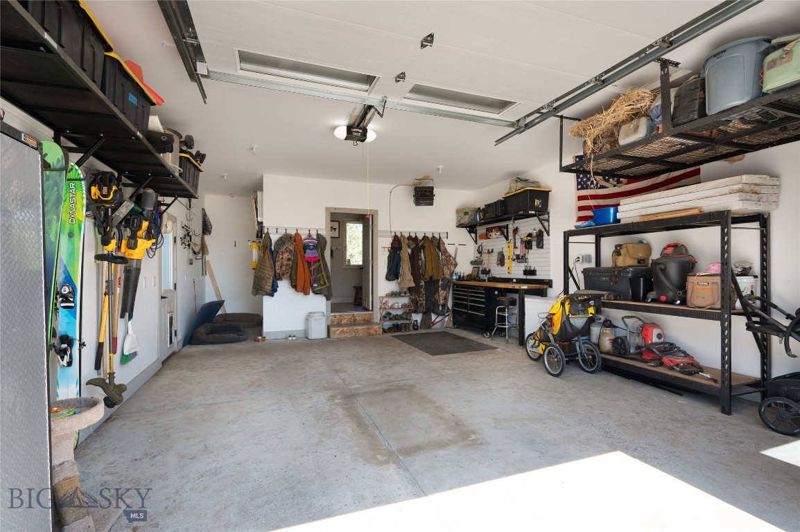 219 W Adams