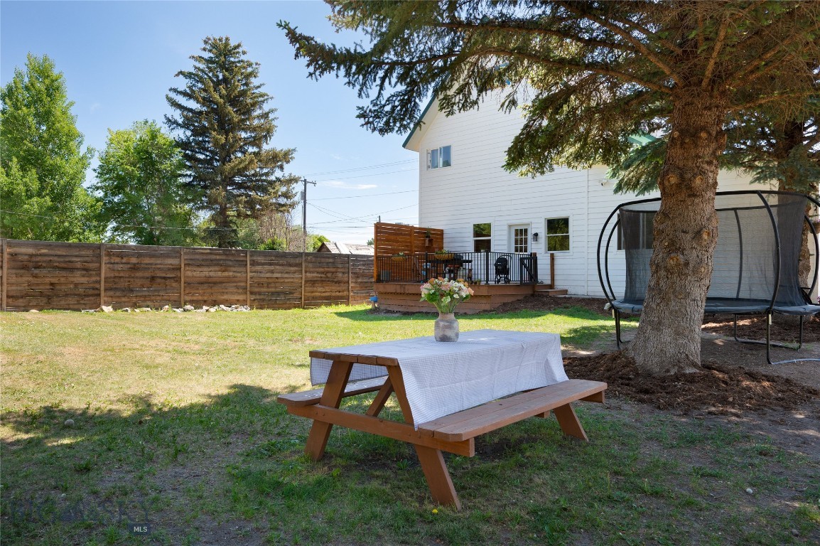 219 W Adams
