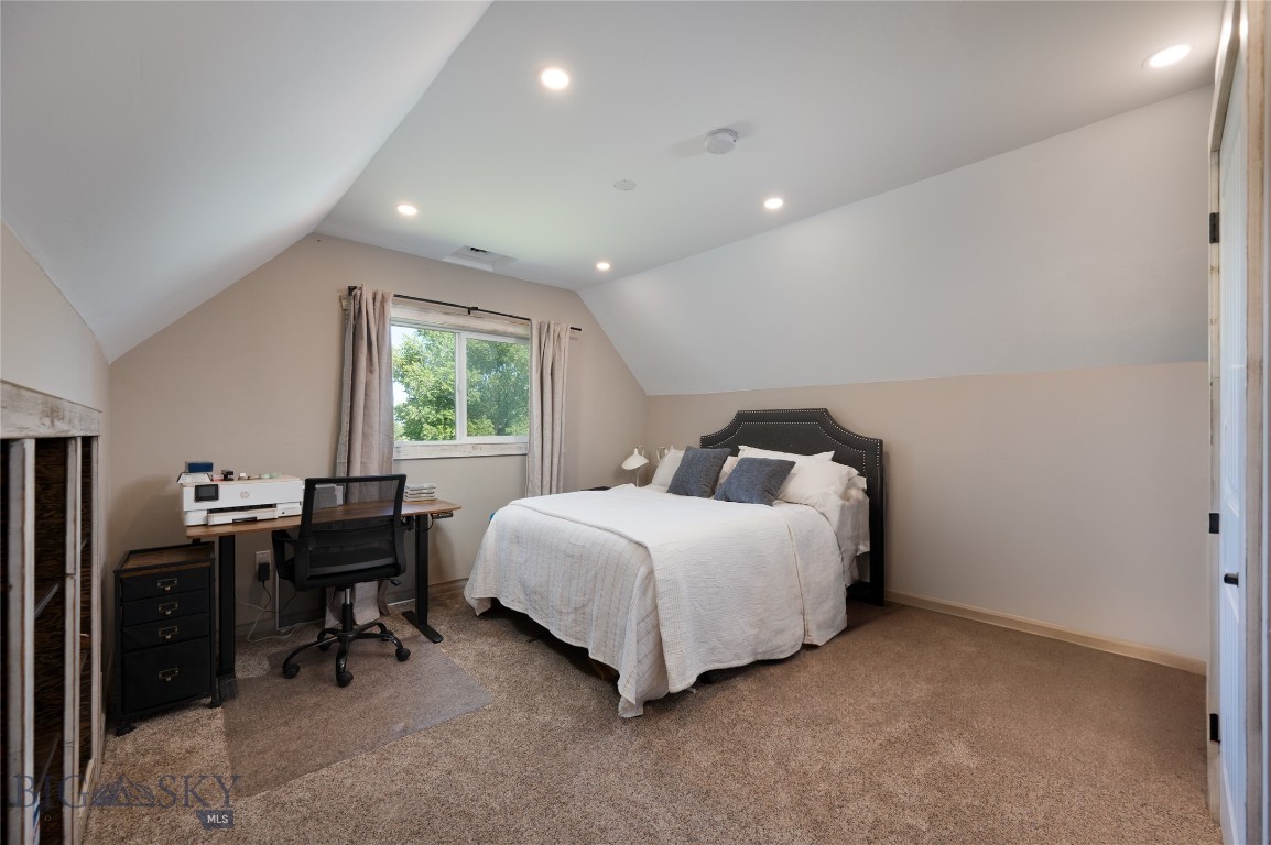 219 W Adams