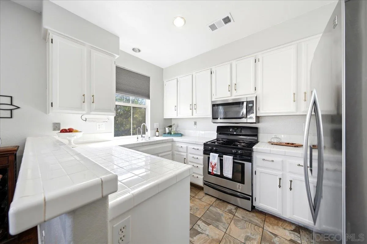 6015 Paseo Salinero