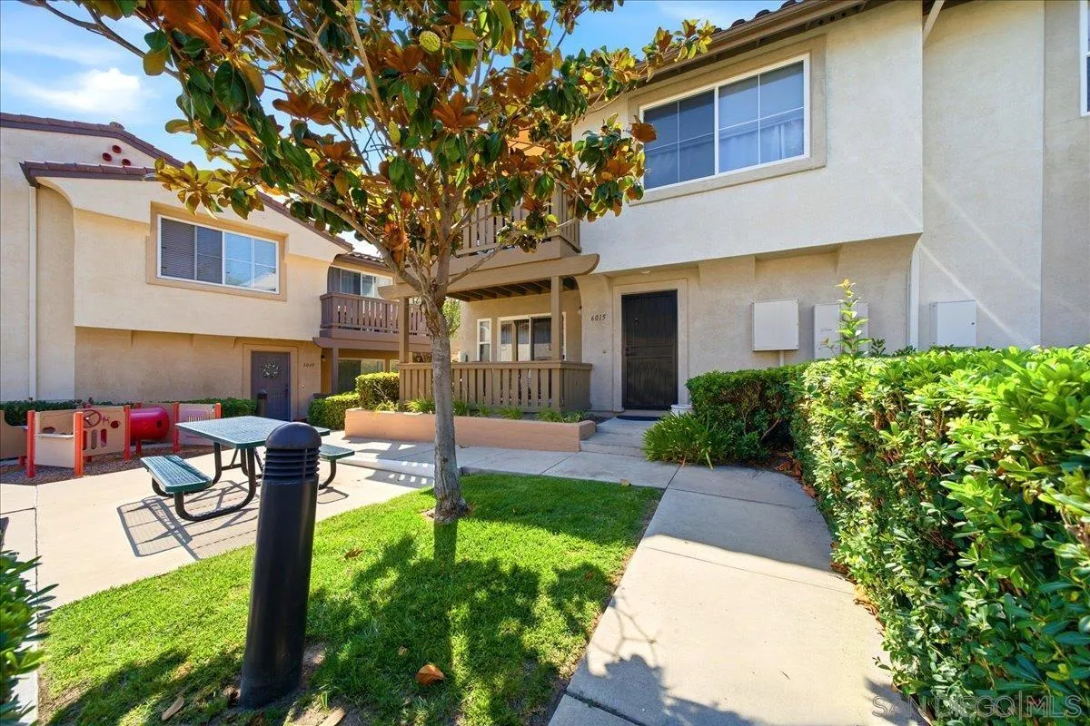 6015 Paseo Salinero