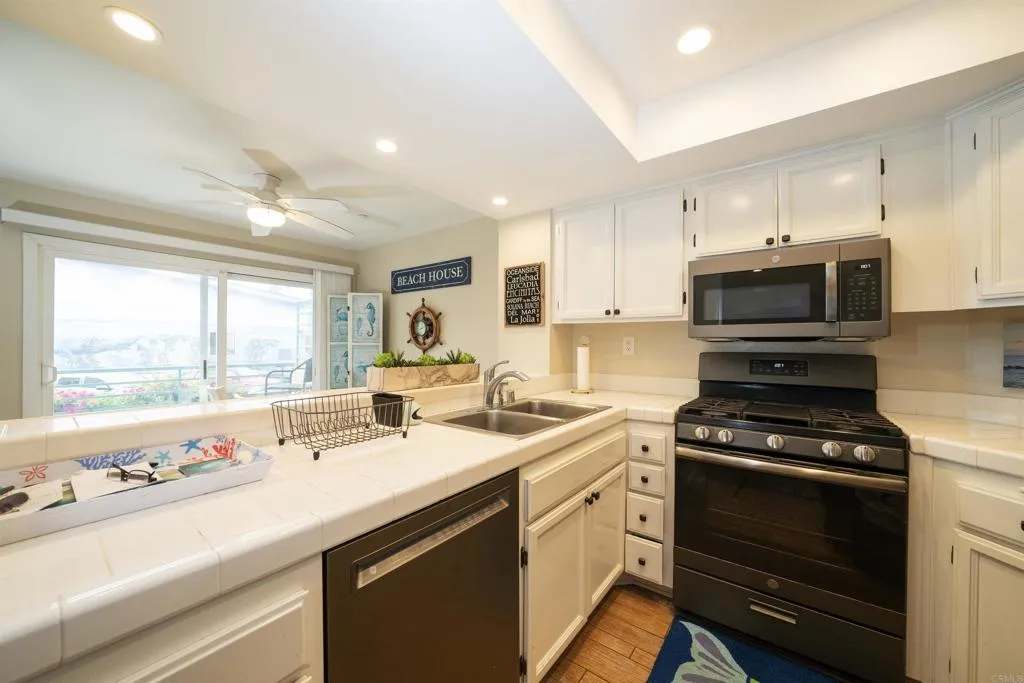 400 N The Strand Unit 51, Oceanside Unit: 51