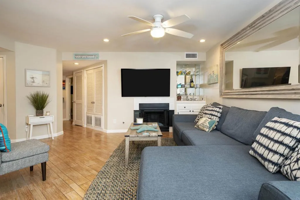 400 N The Strand Unit 51, Oceanside Unit: 51