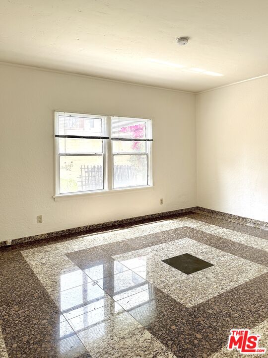 121 N Swall Dr Unit: 4
