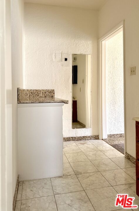 121 N Swall Dr Unit: 4