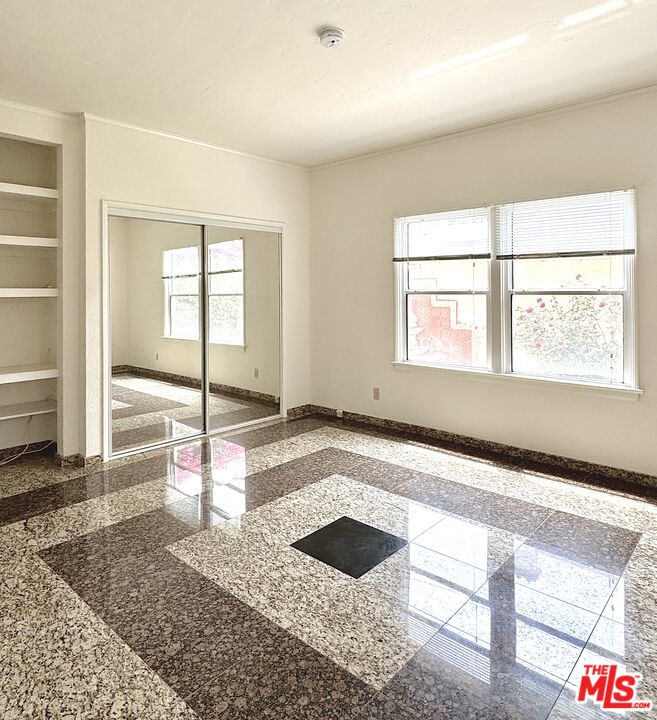 121 N Swall Dr Unit: 4