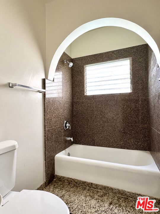 121 N Swall Dr Unit: 4