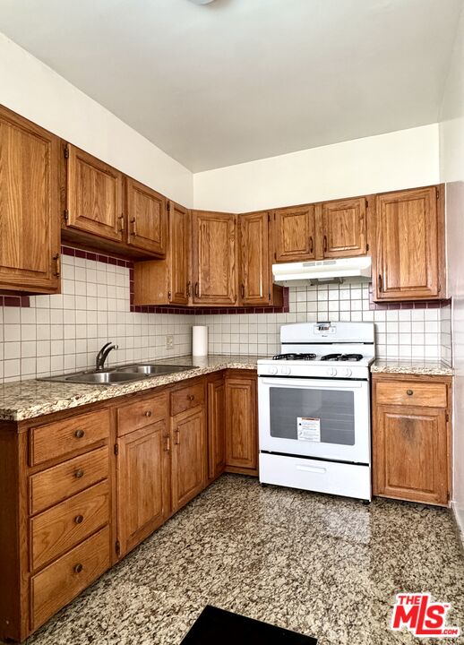121 N Swall Dr Unit: 4