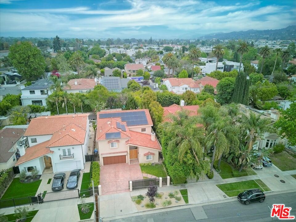 4712 Cedros Ave