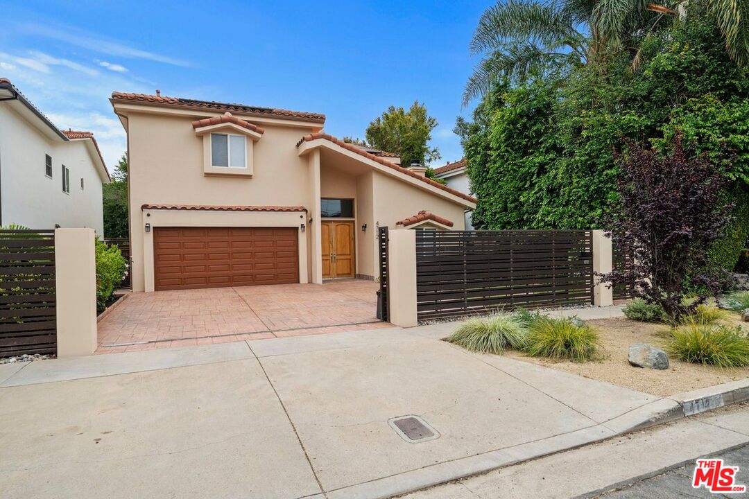 4712 Cedros Ave
