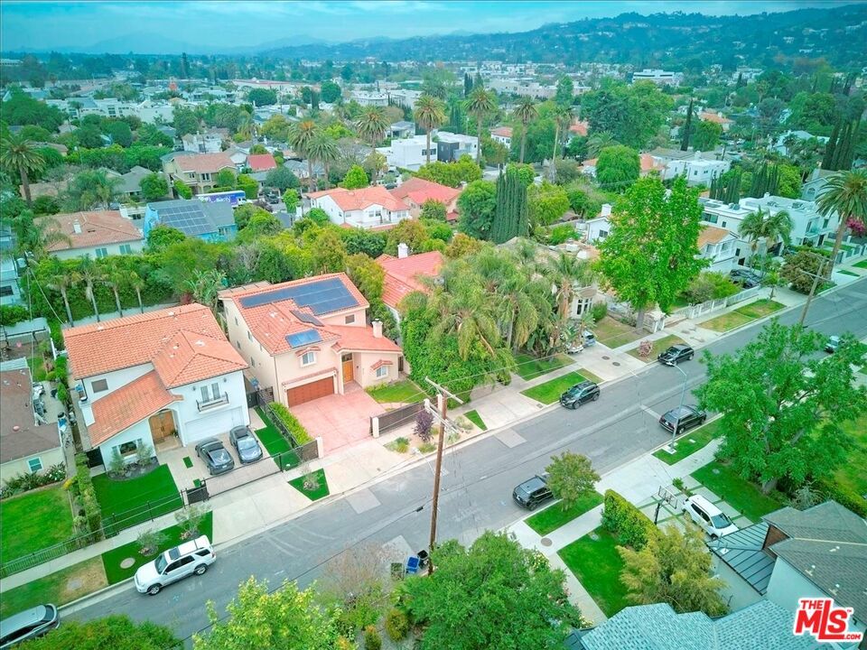 4712 Cedros Ave