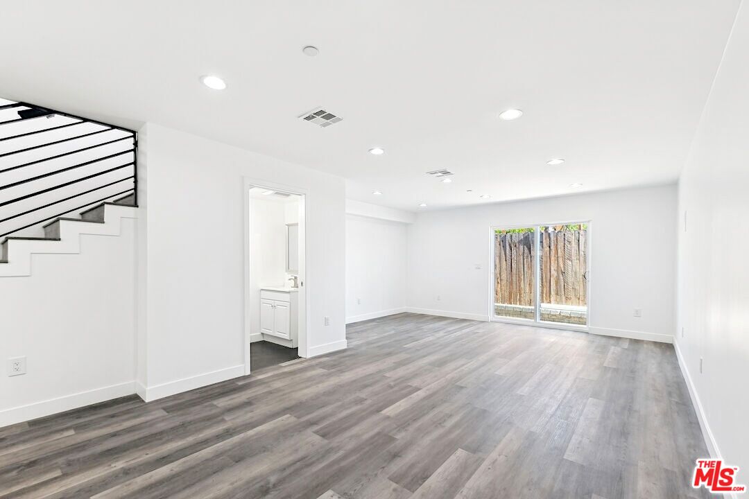 17610 Sherman Way Unit: 3