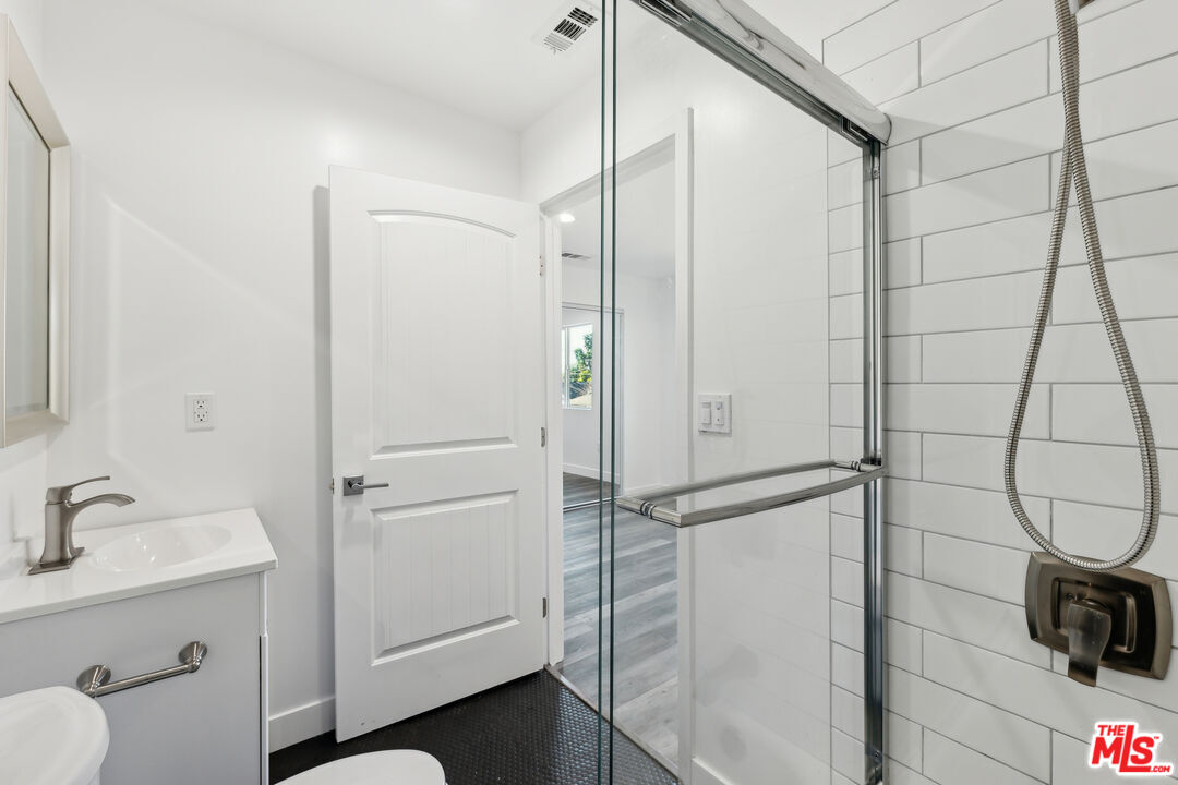 17610 Sherman Way Unit: 3