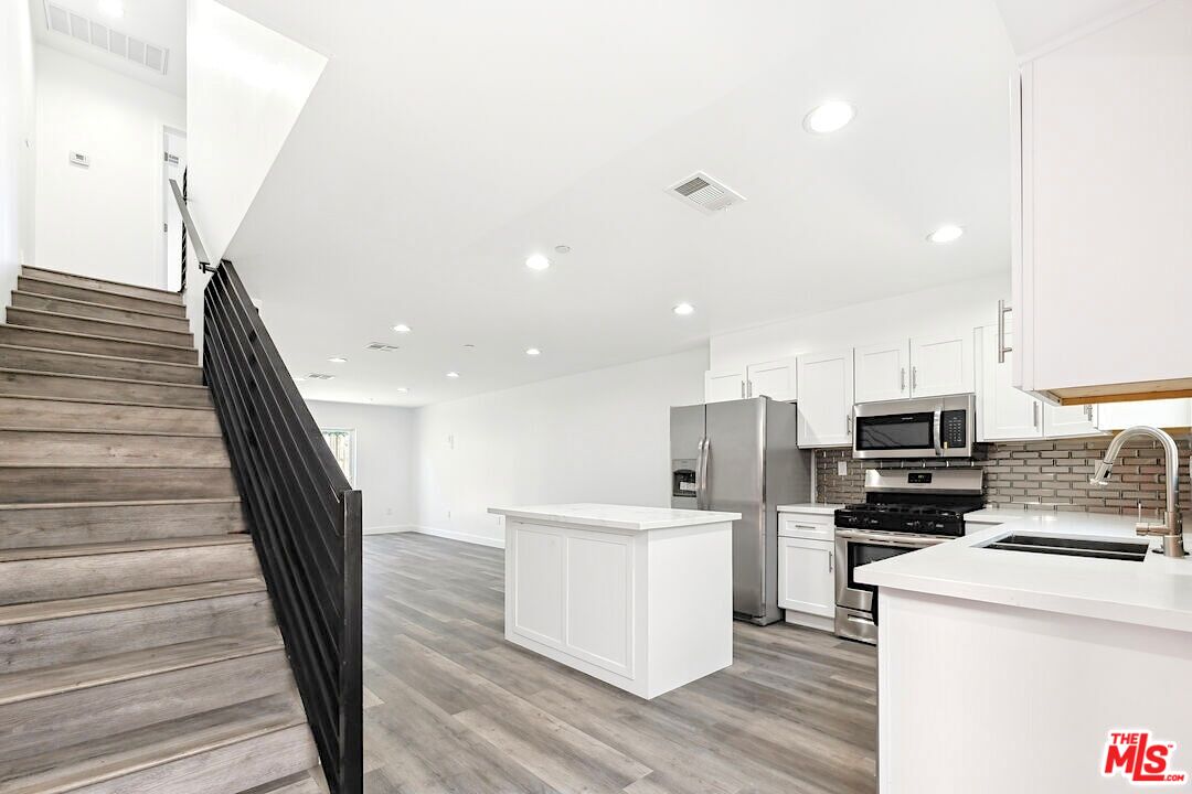 17610 Sherman Way Unit: 3