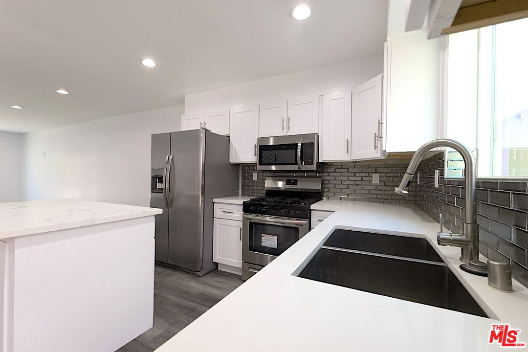 17610 Sherman Way Unit: 3