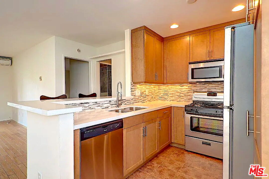 9005 Cynthia St Unit: 409