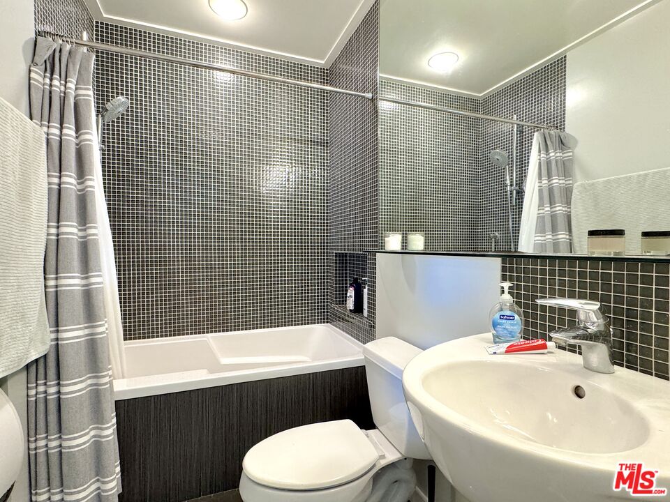 9005 Cynthia St Unit: 409