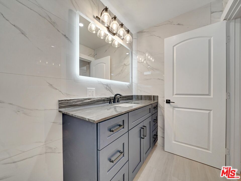 9005 Cynthia St Unit: 412