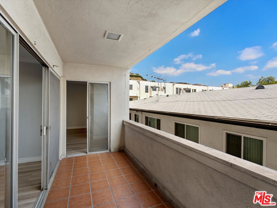 7949 Selma Ave Unit: 12