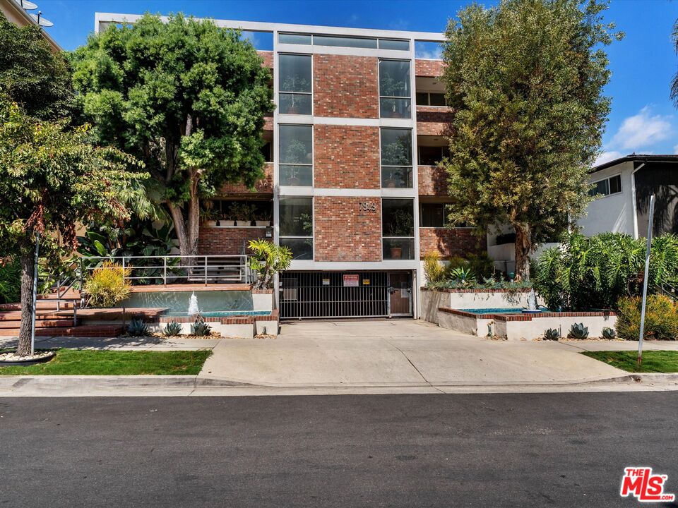 7949 Selma Ave Unit: 12