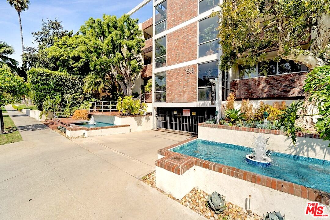 7949 Selma Ave Unit: 12