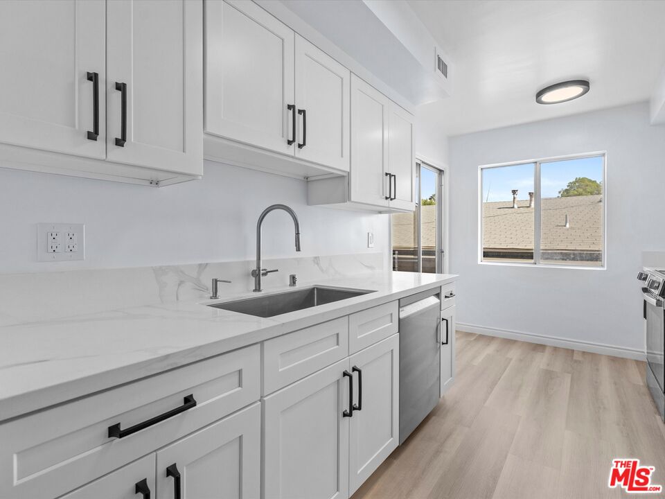 7949 Selma Ave Unit: 12