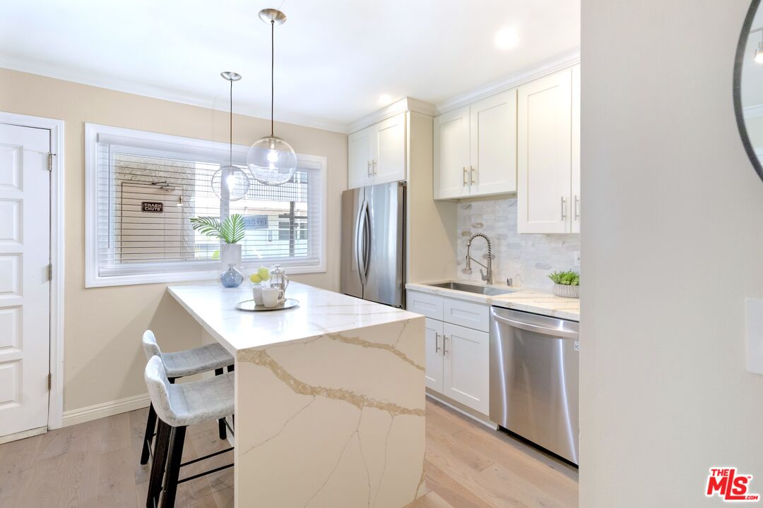 9005 Cynthia St Unit: 215