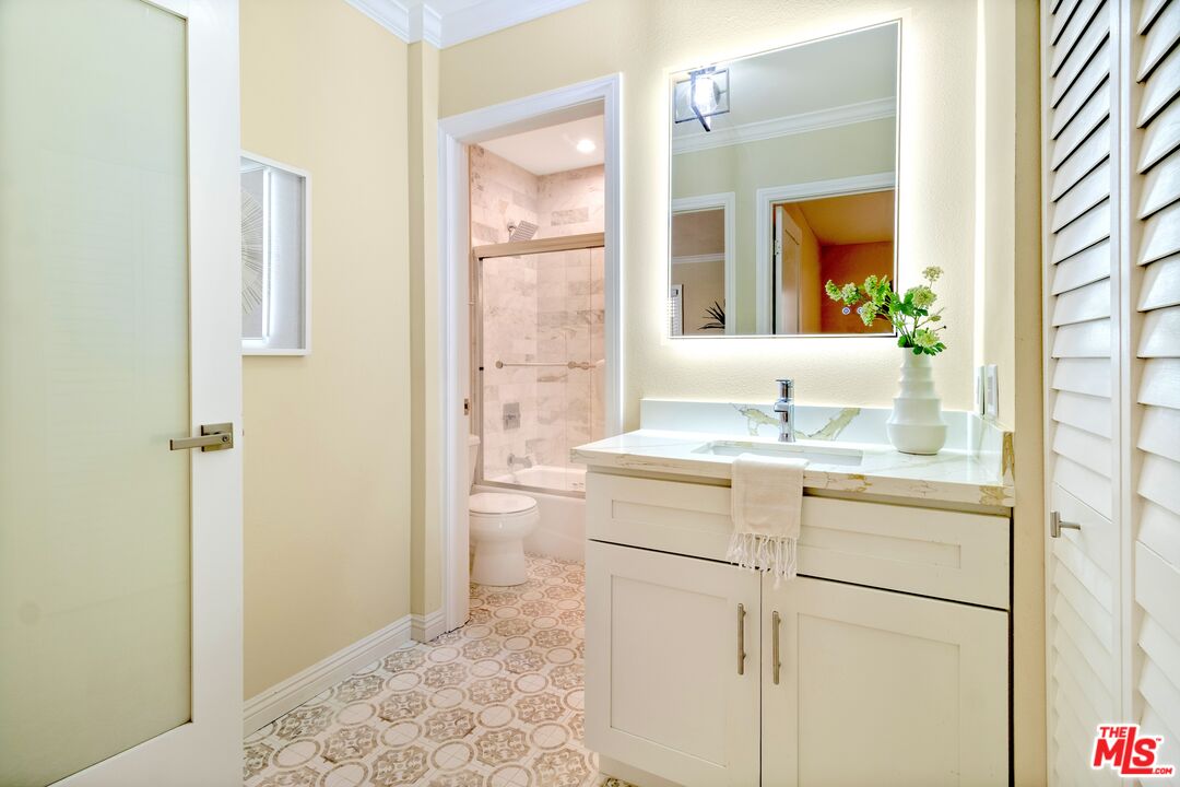 9005 Cynthia St Unit: 215