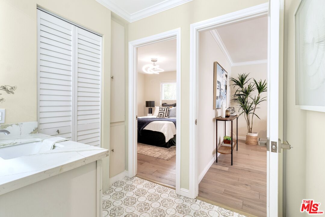 9005 Cynthia St Unit: 215