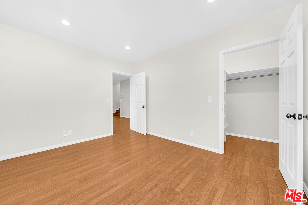 743 N Las Palmas Ave